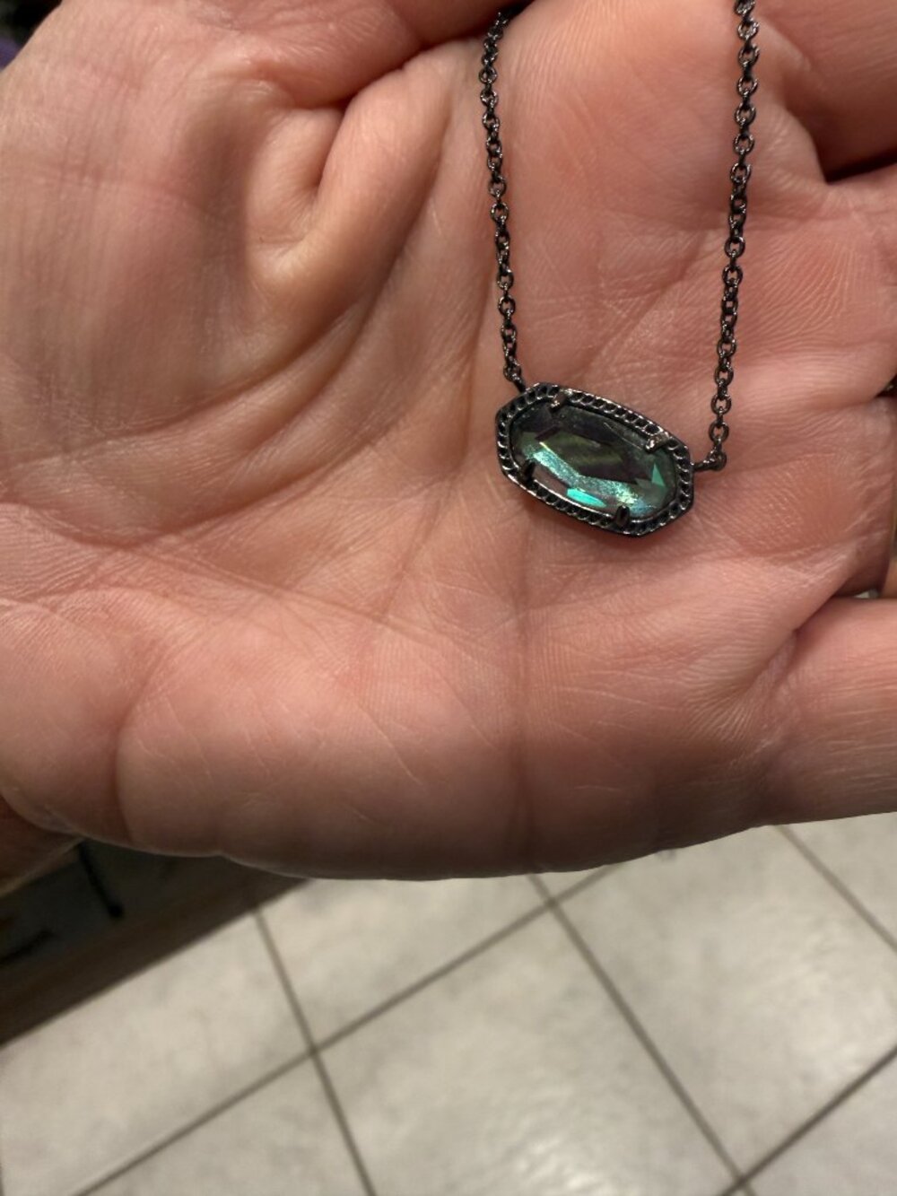 Kendra Scott Elisa Black Gunmetal-tone Chain W/ Iridescent Deep Green Pendant - Picture 3 of 8